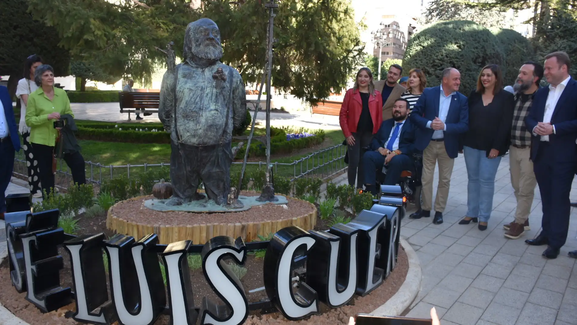 Albacete cuenta ya con una escultura en homenaje a José Luis Cuerda