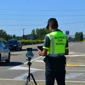 Imagen de un agente de la Guardia Civil de Tráfico. Imagen de un agente de la Guardia Civil de Tráfico.