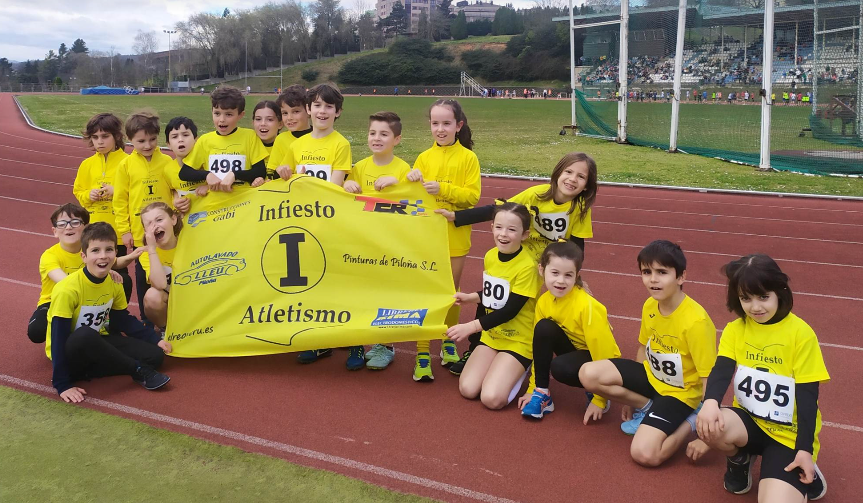 La campaña de recogida de firmas por una pista de atletismo en Infiesto alcanza los 2.000 apoyos La campaña de recogida de firmas por una pista de atletismo en Infiesto alcanza los 2.000 apoyos