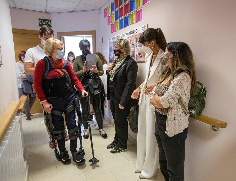 Valdecilla contará desde este verano con un exoesqueleto para rehabilitación en pacientes con daño cerebral Valdecilla contará desde este verano con un exoesqueleto para rehabilitación en pacientes con daño cerebral