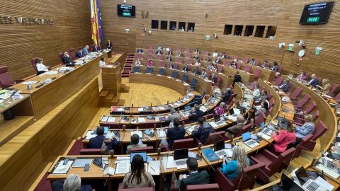 Vista del último pleno de Les Corts - 