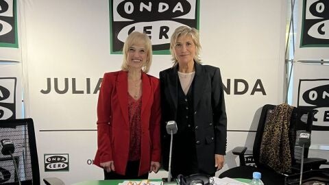 Pilar D&iacute;az, alcaldesa de Esplugues de Llobregat, con Julia Otero