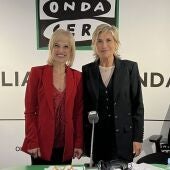 Pilar Díaz, alcaldesa de Esplugues de Llobregat, con Julia Otero