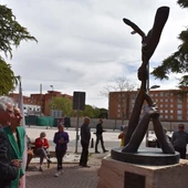 Escultura dedicada a la profesión de enfermería Escultura dedicada a la profesión de enfermería