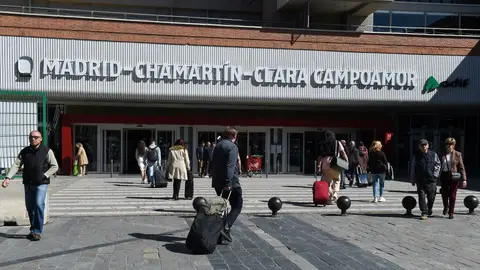 Imagen de la puerta de la estación de Madrid-Chamartín-Clara Campoamor. Imagen de la puerta de la estación de Madrid-Chamartín-Clara Campoamor.