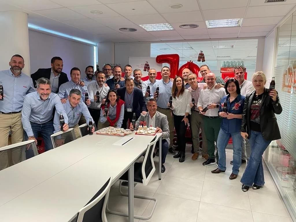 Coca-Cola en la provincia de Alicante sopla las velas por el 70 aniversario de la primera botella fabricada en España Coca-Cola en la provincia de Alicante sopla las velas por el 70 aniversario de la primera botella fabricada en España