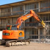 Continúa la demolición de la Universidad Laboral, donde se ubicará el operador de Inditex