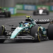 Alonso domina bajo la lluvia en Melbourne Alonso domina bajo la lluvia en Melbourne