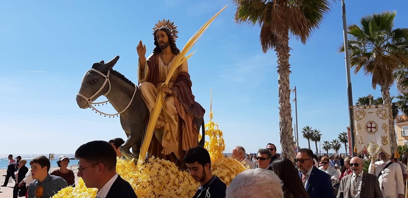 Solidaridad cerca del corazón en el Domingo de Ramos de la Vila Joiosa Solidaridad cerca del corazón en el Domingo de Ramos de la Vila Joiosa
