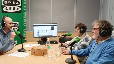 Pablo Aceña y Asunción Fernández, representantes de las plataformas en defensa de la Sanidad Pública en Coslada y Torrejón de Ardoz, en Más de uno Alcalá Las plataformas en defensa de la Sanidad de Coslada, Torrejón y Alcalá de Henares reivindicarán mañana mejoras en la Atención Primaria a las puertas de algunos centros de salud de la comarca del Henares