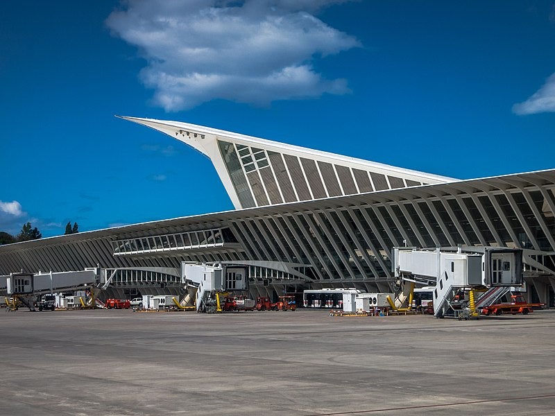 El aeropuerto de Bilbao alcanza el "récord histórico" de siete millones de pasajeros El aeropuerto de Bilbao alcanza el "récord histórico" de siete millones de pasajeros
