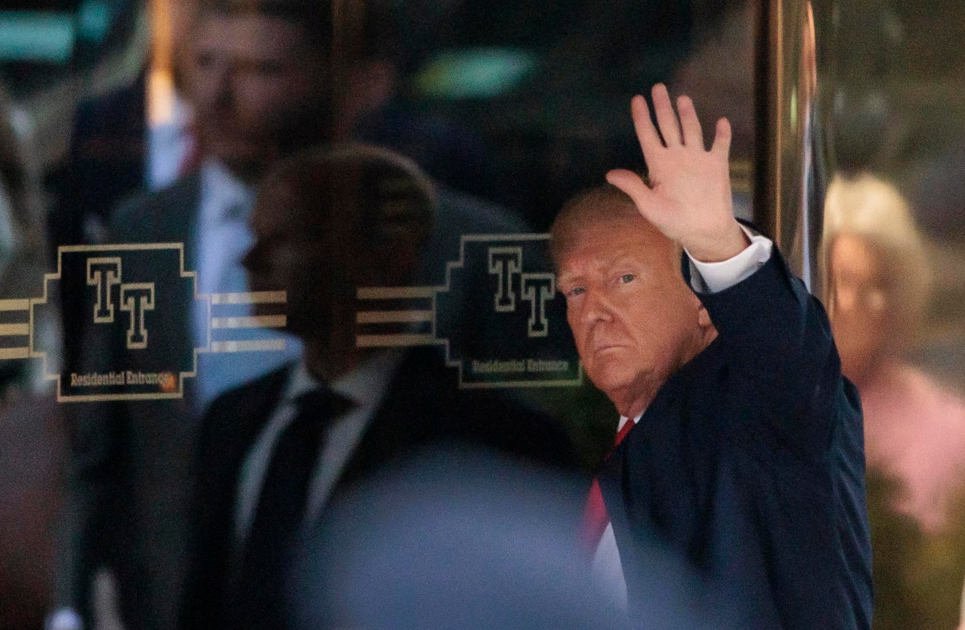 Donald Trump llega a Nueva York para la lectura de cargos por el caso de soborno a Stormy Daniels Donald Trump llega a Nueva York para la lectura de cargos por el caso de soborno a Stormy Daniels