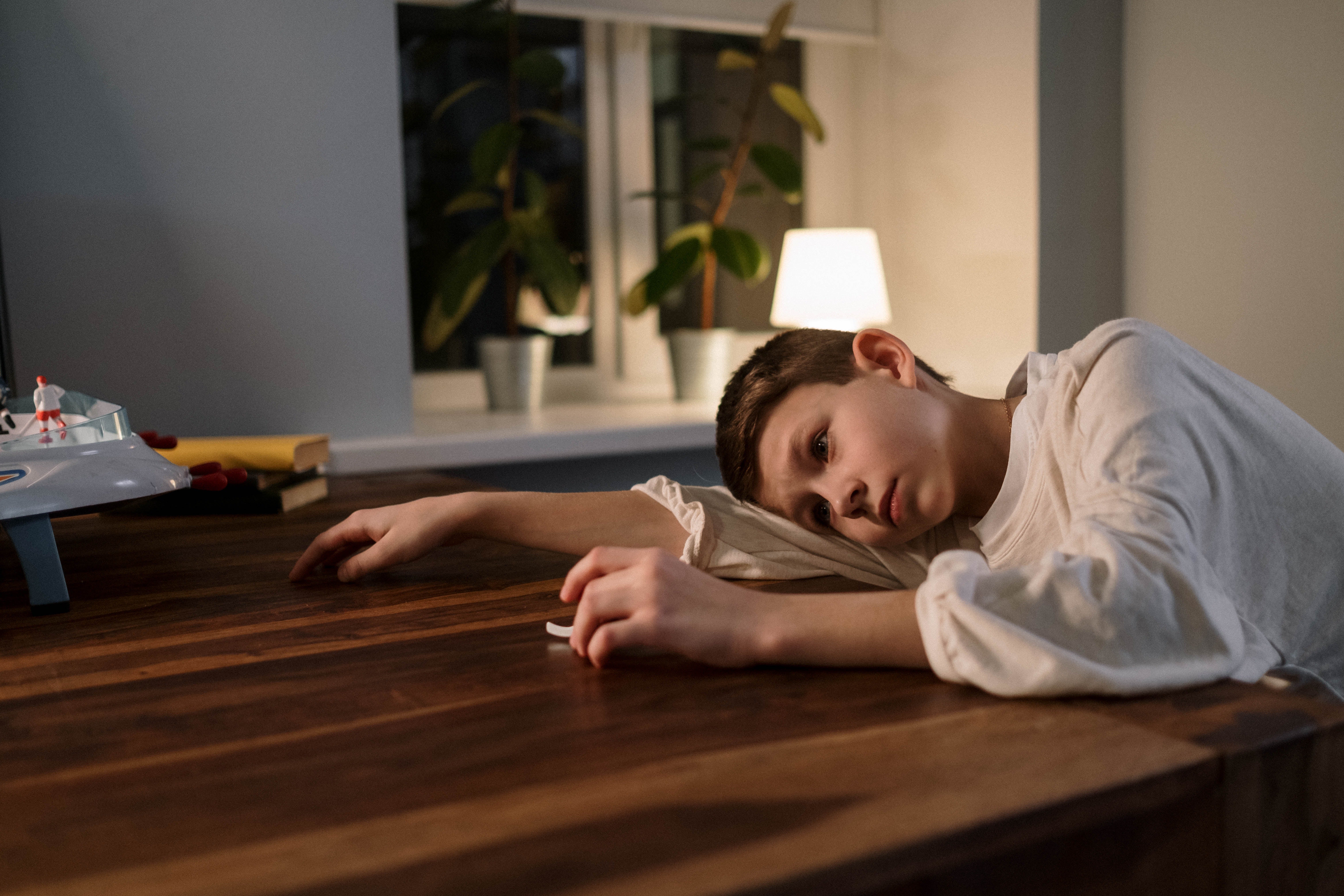 Esta es la edad legal a la que un niño puede quedarse solo en casa Esta es la edad legal a la que un niño puede quedarse solo en casa