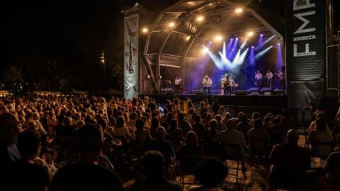 L'escenari de la pla&ccedil;a del Port es mant&eacute; com l'espai central de concerts