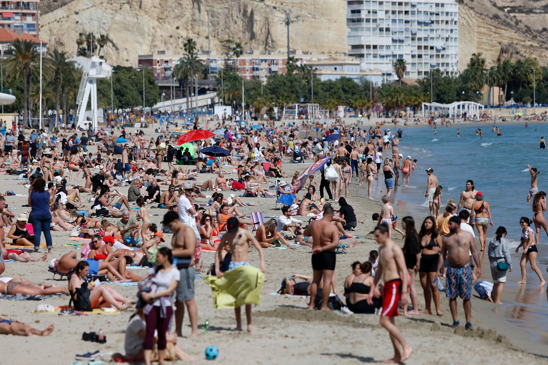 Los turistas internacionales gastan en febrero en España un 14% más que antes del covid Los turistas internacionales gastan en febrero en España un 14% más que antes del covid