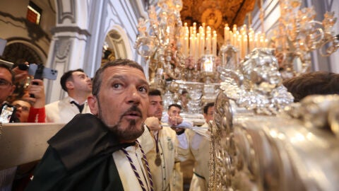 Antonio Banderas con L&aacute;grimas y Favores