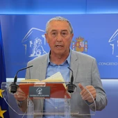 El portavoz de Compromís, Joan Baldoví durante la rueda de prensa antes de la reunión de la Mesa del Congreso este martes. El portavoz de Compromís, Joan Baldoví durante la rueda de prensa antes de la reunión de la Mesa del Congreso este martes.