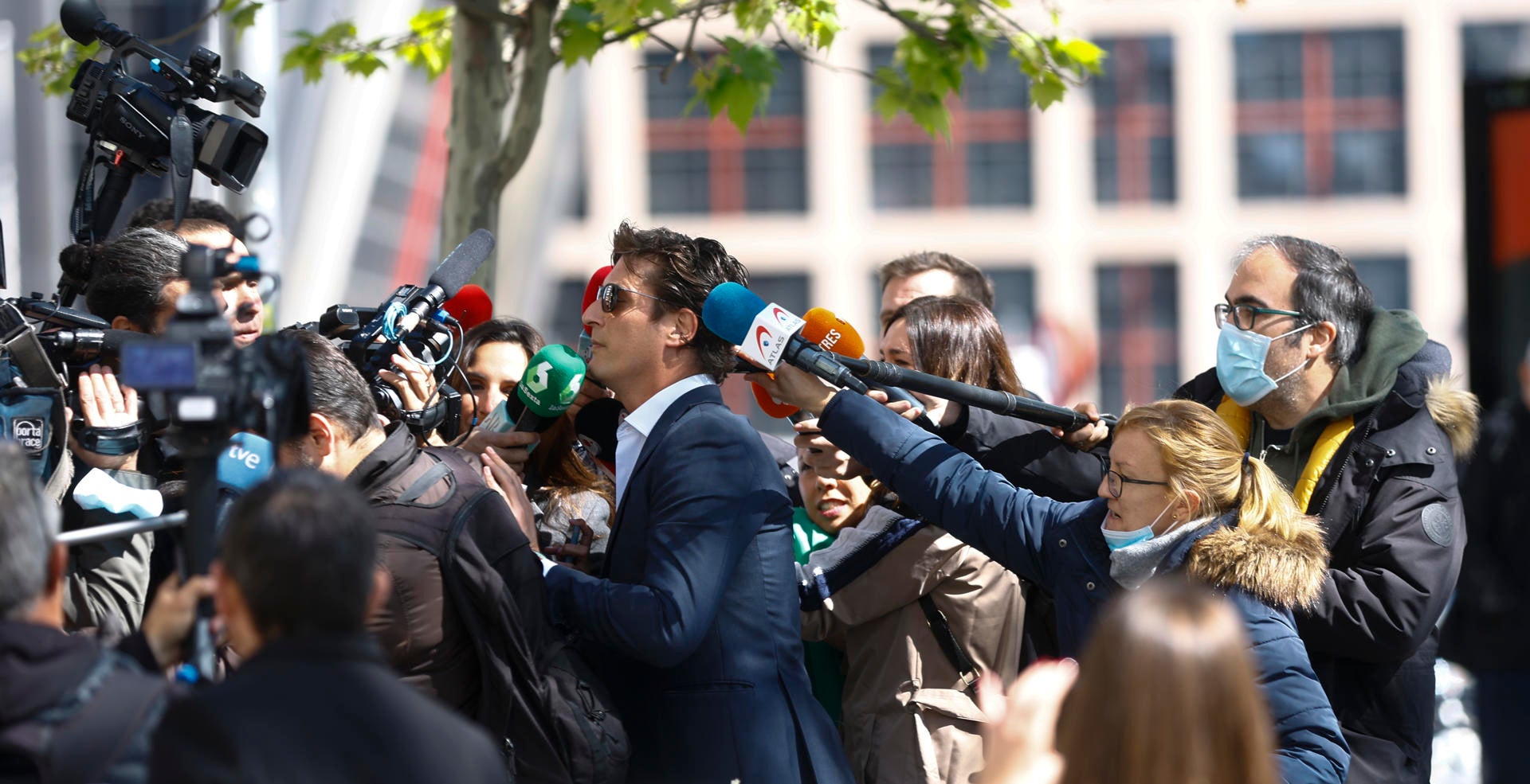 El juez del 'caso Mascarillas' procesa a Luceño y Medina por estafa al Ayuntamiento de Madrid El juez del 'caso Mascarillas' procesa a Luceño y Medina por estafa al Ayuntamiento de Madrid