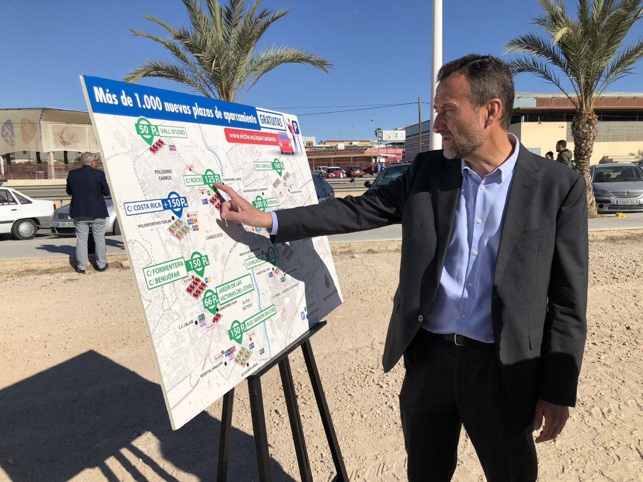 Elche proyecta crear un millar de plazas de aparcamiento en espacios públicos antes del verano Elche proyecta crear un millar de plazas de aparcamiento en espacios públicos antes del verano