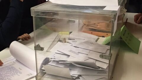 Archivo - Urna electoral.