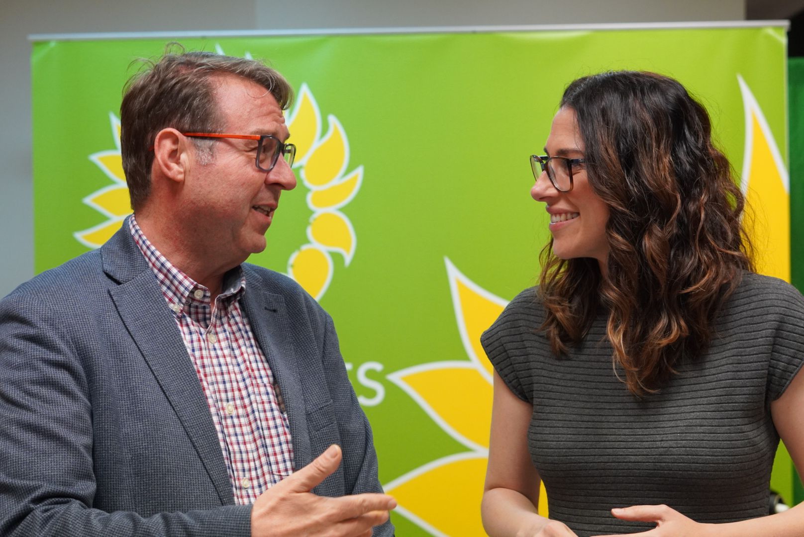 Los Verdes de Torrevieja presentan a las primeras componentes de su lista arropados por Aitana Mas Los Verdes de Torrevieja presentan a las primeras componentes de su lista arropados por Aitana Mas