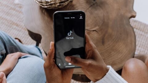 Australia proh&iacute;be TikTok en los dispositivos gubernamentales