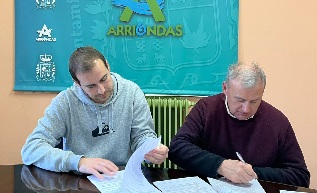 La Peruyal y el alcalde de Parres firman el convenio para la organización de la fiesta del Bollu La Peruyal y el alcalde de Parres firman el convenio para la organización de la fiesta del Bollu