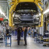 Trabajadores en la factoría