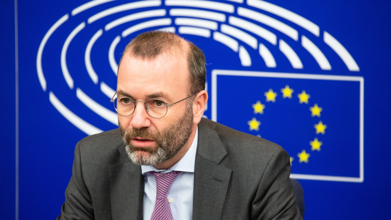 Die Polizei durchsucht die Zentrale der Europäischen Volkspartei in Brüssel Die Polizei durchsucht die Zentrale der Europäischen Volkspartei in Brüssel