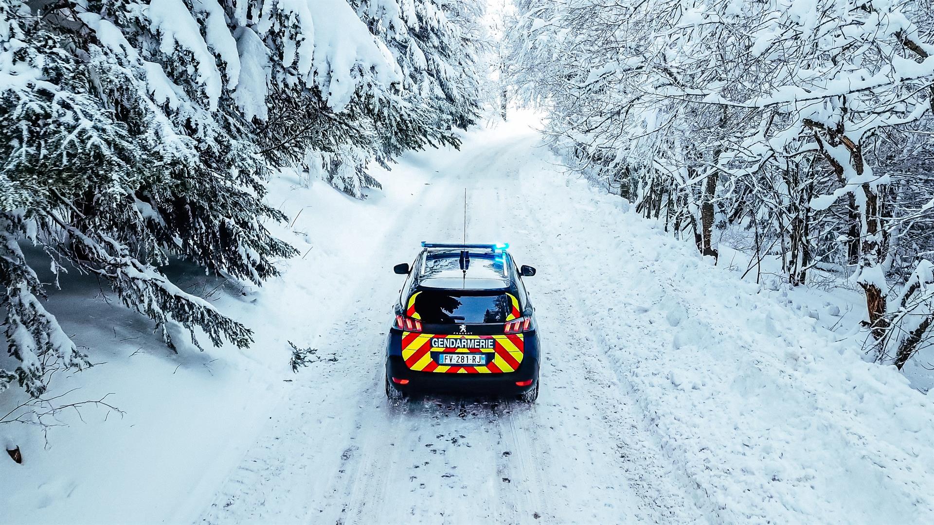 Mueren dos excursionistas catalanes en una tormenta de nieve en Francia Mueren dos excursionistas catalanes en una tormenta de nieve en Francia