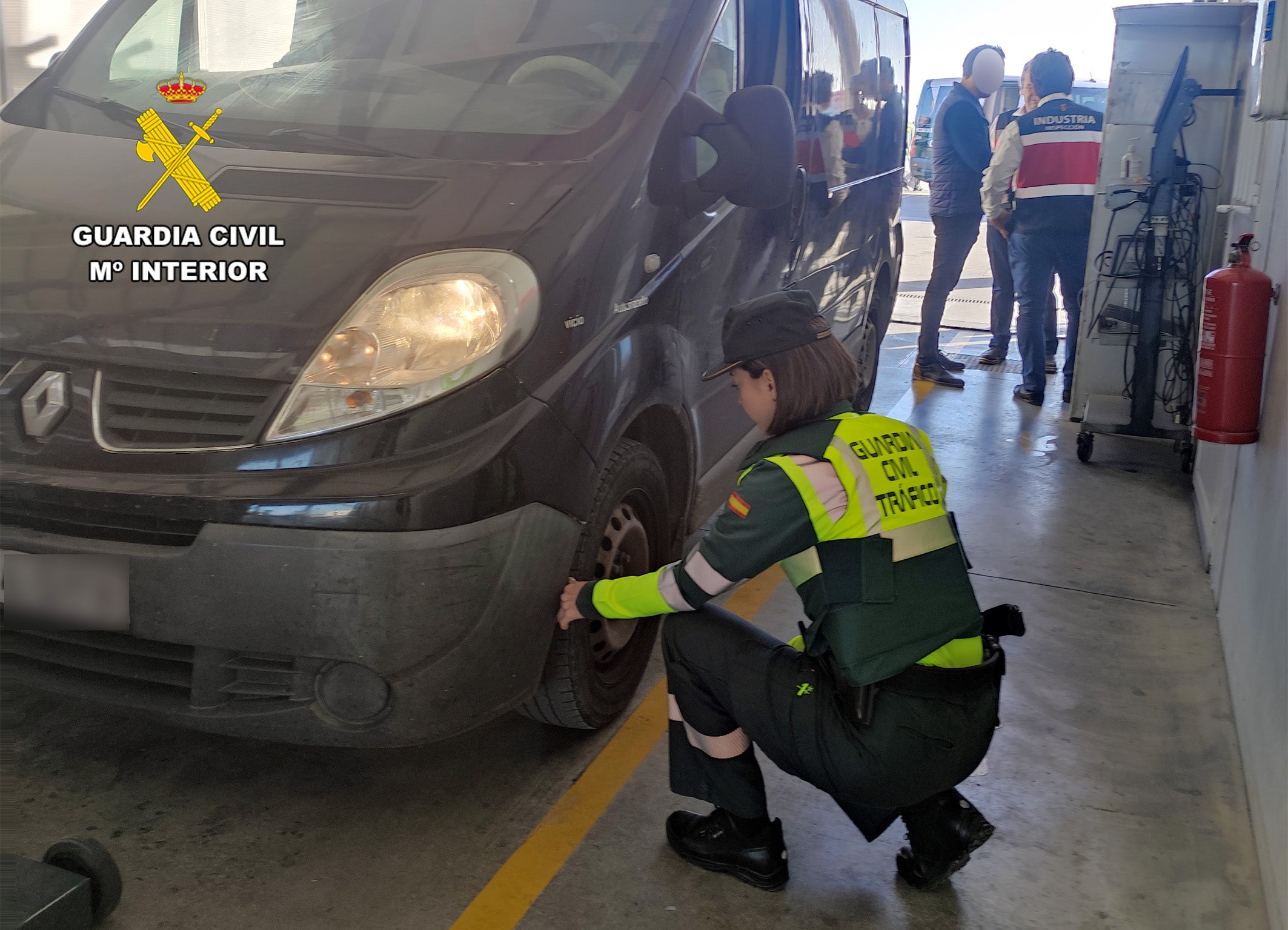 La Guardia Civil desmantela un grupo delictivo dedicado a cometer fraudes en una ITV de Fuente Álamo La Guardia Civil desmantela un grupo delictivo dedicado a cometer fraudes en una ITV de Fuente Álamo