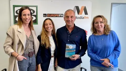El presidente de la Mallorca Preservation Foundation, Hans Lenz, y la directora ejecutiva de la fundación, Ana Riera, acompañan a la periodista Elka Dimitrova en Onda Cero Mallorca La Mallorca Preservation Foundation es Premio Onda Cero Mallorca 2023