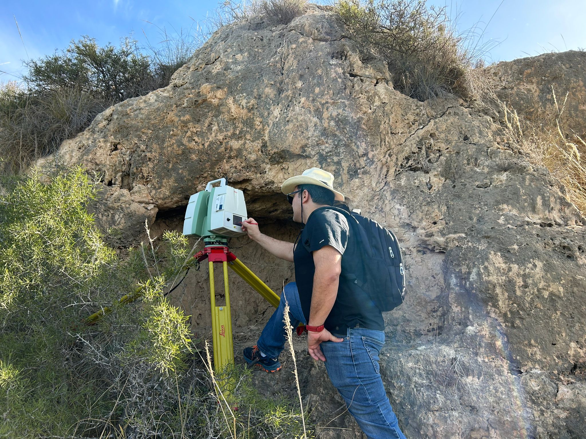 Escanean en 3D las cavidades de la sierra de Santa Pola para avanzar en el conocimiento de su primer poblamiento humano Escanean en 3D las cavidades de la sierra de Santa Pola para avanzar en el conocimiento de su primer poblamiento humano