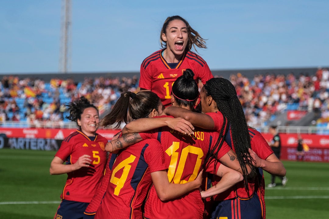 Jenni y Salma lideran la victoria de España ante Noruega Jenni y Salma lideran la victoria de España ante Noruega