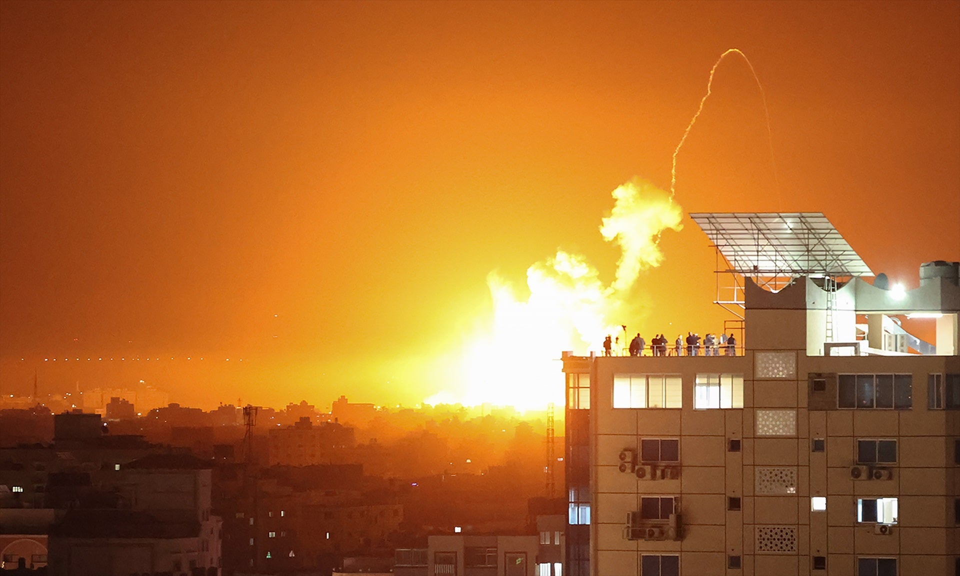 Israel ataca en Líbano y la Franja de Gaza tras los cohetes lanzados en su territorio Israel ataca en Líbano y la Franja de Gaza tras los cohetes lanzados en su territorio
