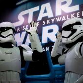 Aficionados de Star Wars durante un maratón en un cine de EEUU.