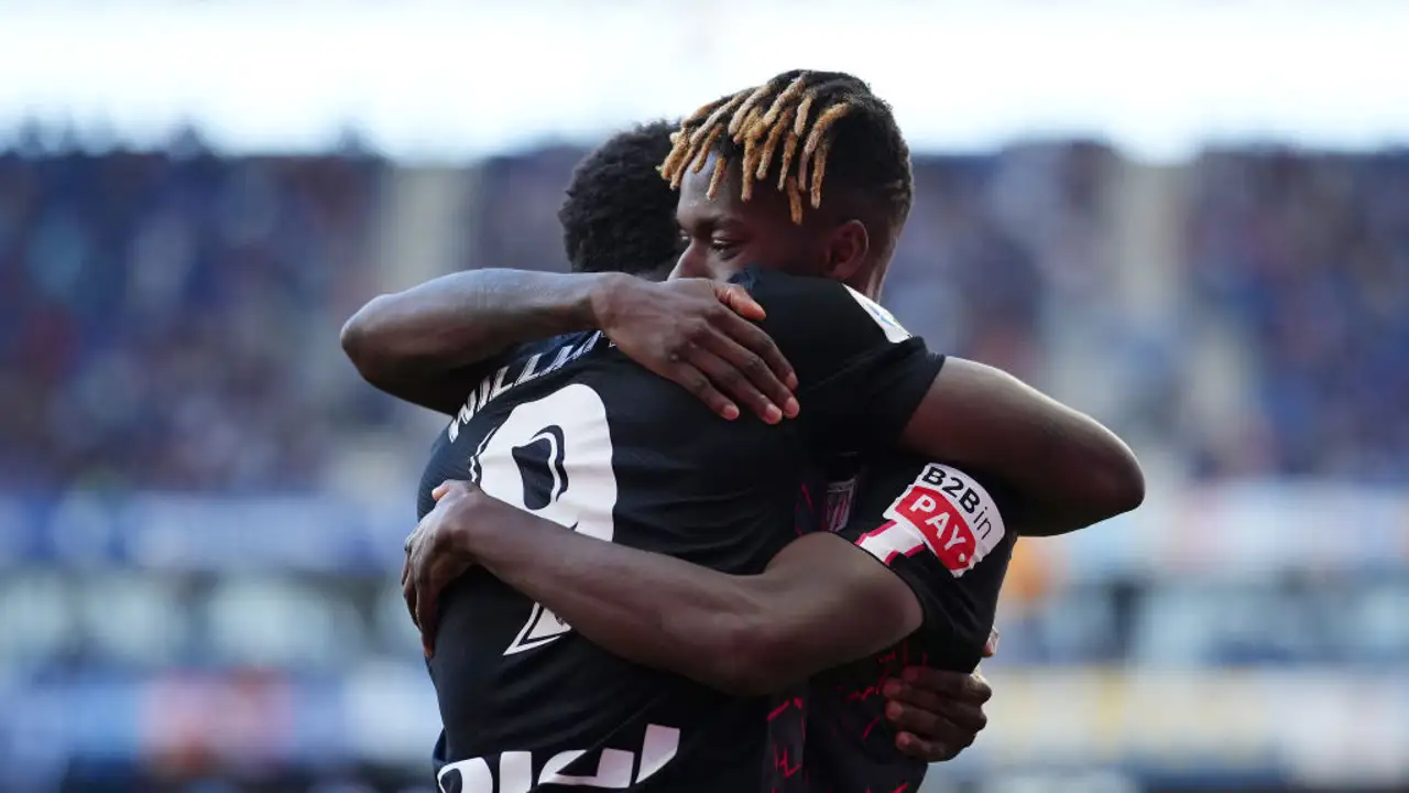 Iñaki y Nico Williams celebran un gol en Cornellá Iñaki y Nico Williams celebran un gol en Cornellá