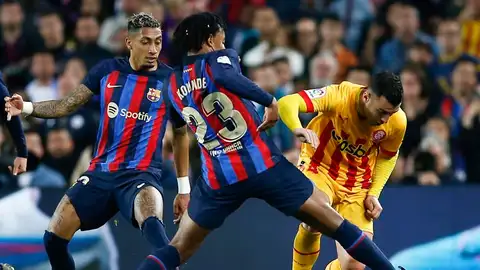 El Barcelona se conforma con un empate ante el Girona que le acerca a La Liga El Barcelona se conforma con un empate ante el Girona que le acerca a La Liga