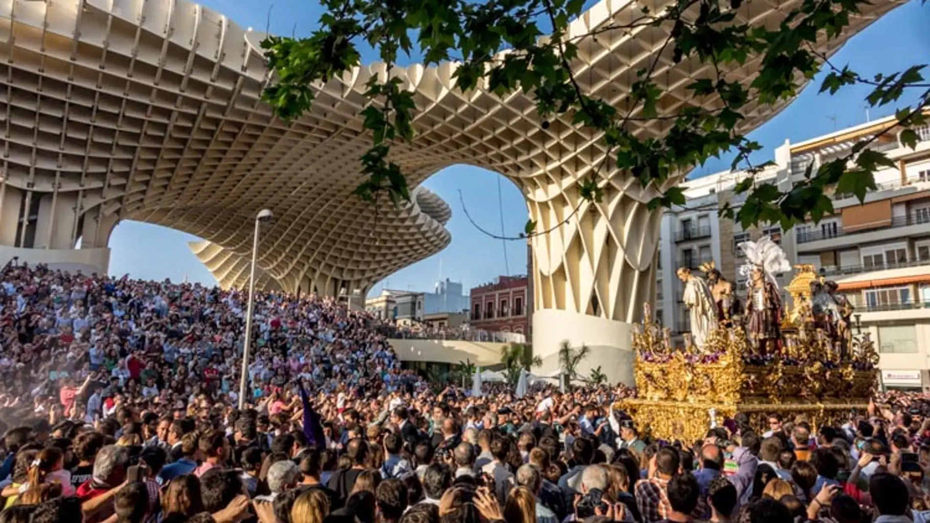 Sevilla cierra una Semana Santa histórica