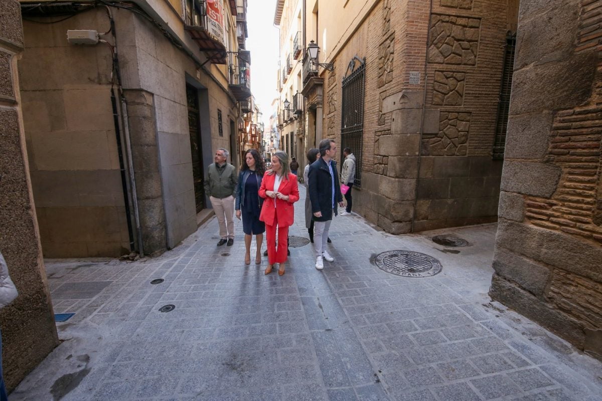 La calle Alfileritos de Toledo quedará cortada al tráfico desde este martes La calle Alfileritos de Toledo quedará cortada al tráfico desde este martes