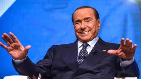 Rubén Amón indulta a Berlusconi: &quot;La convalecencia del caníbal italiano en el hospital de Milán representa el último ejemplo de opacidad informativa&quot; 