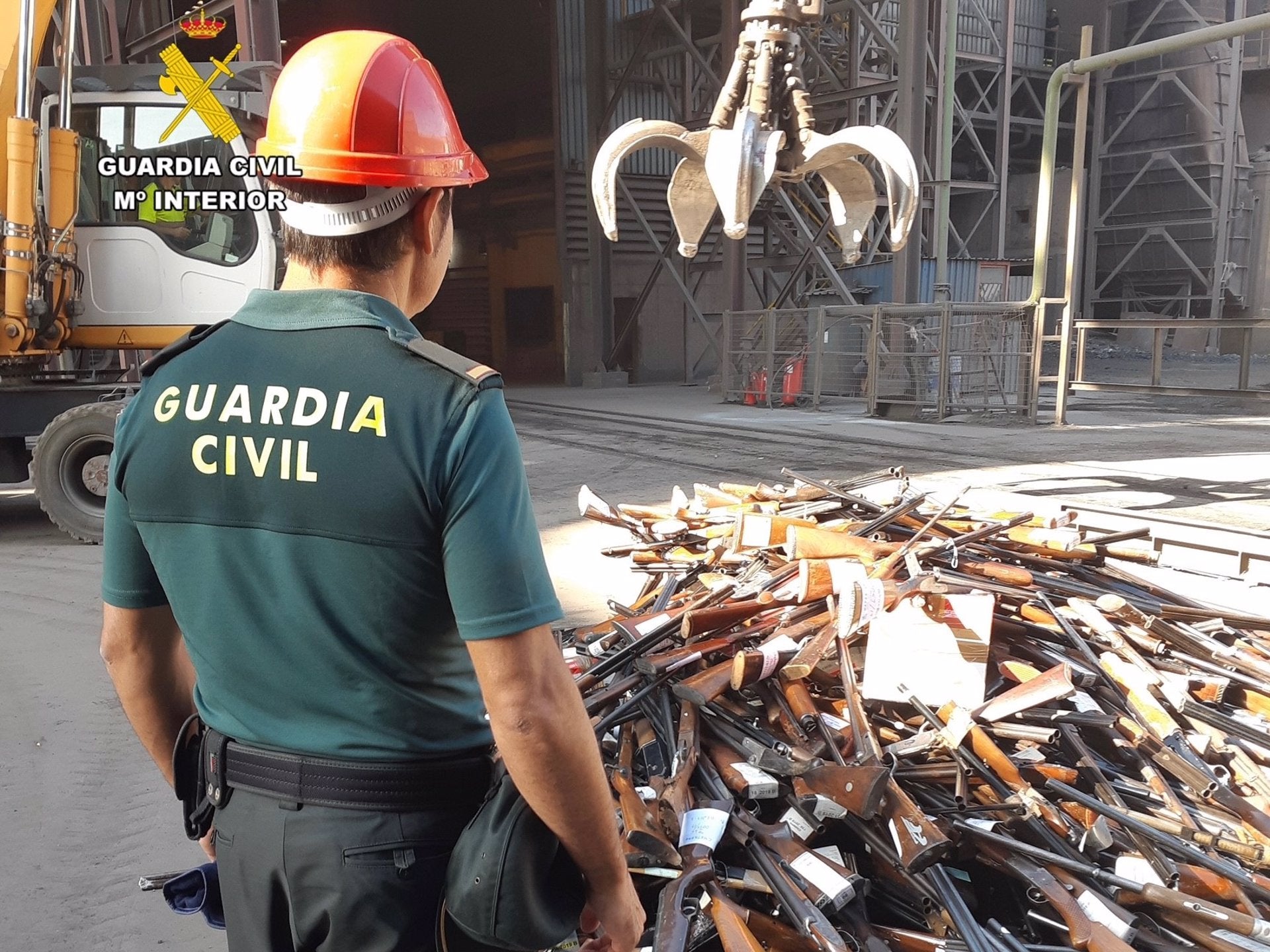La Guardia Civil de Cáceres destruía en marzo un total de 800 armas que tenía en depósito La Guardia Civil de Cáceres destruía en marzo un total de 800 armas que tenía en depósito
