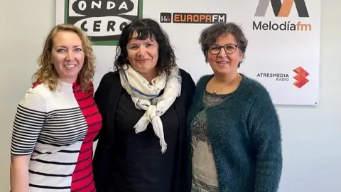 Elka Dimitrova entrevista a las fundadoras de la associació Jugesca, Jùlia Monge y Antònia Miralles, que recogerán el Premio Onda Cero Mallorca 2023 de la Salud. El Premio Onda Cero Mallorca de la Salud es para la Associació Juguesca. Nos acompañan sus fundadoras, Júlia Monge y Antònia Miralles.