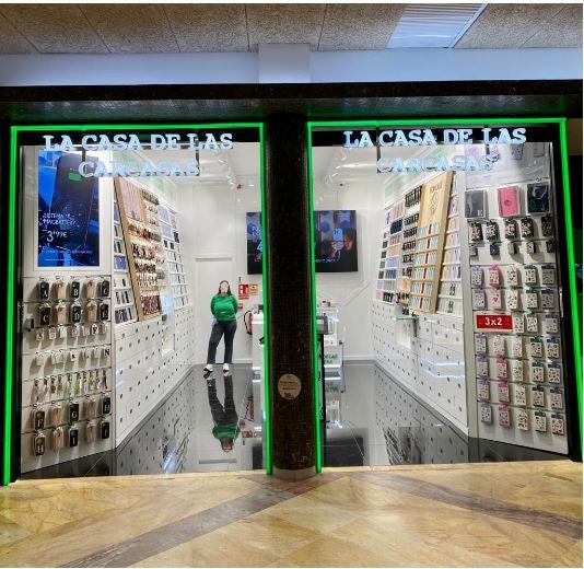 El Centro Comercial Rosaleda amplía su oferta comercial con La Casa de las Carcasas El Centro Comercial Rosaleda amplía su oferta comercial con La Casa de las Carcasas