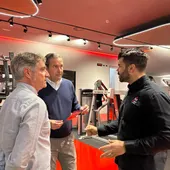 El candidato del PP a la alcaldía de Orihuela explica la propuesta de bajar impuestos al deporte El candidato del PP a la alcaldía de Orihuela explica la propuesta de bajar impuestos al deporte