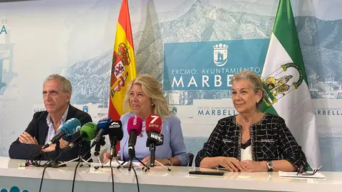 Ángeles Muñoz, María Francisca Caracuel y José María Morente Ángeles Muñoz, María Francisca Caracuel y José María Morente