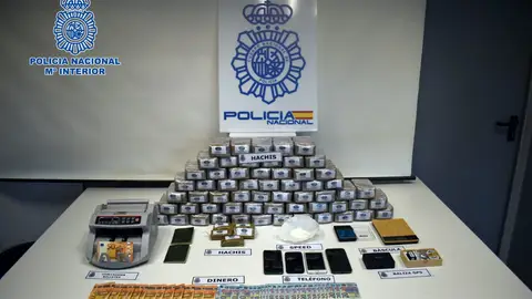 La Policía Nacional detiene a tres hombres acusados de tráfico de drogas La Policía Nacional detiene a tres hombres acusados de tráfico de drogas