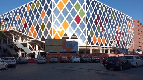 Fachada del polideportivo de Nou Moles