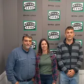 Antonio García junto a los portavoces de la Assemblea Municipalista de La Vila, Joana Agulló y Derek Thornell Antonio García junto a los portavoces de la Assemblea Municipalista de La Vila, Joana Agulló y Derek Thornell