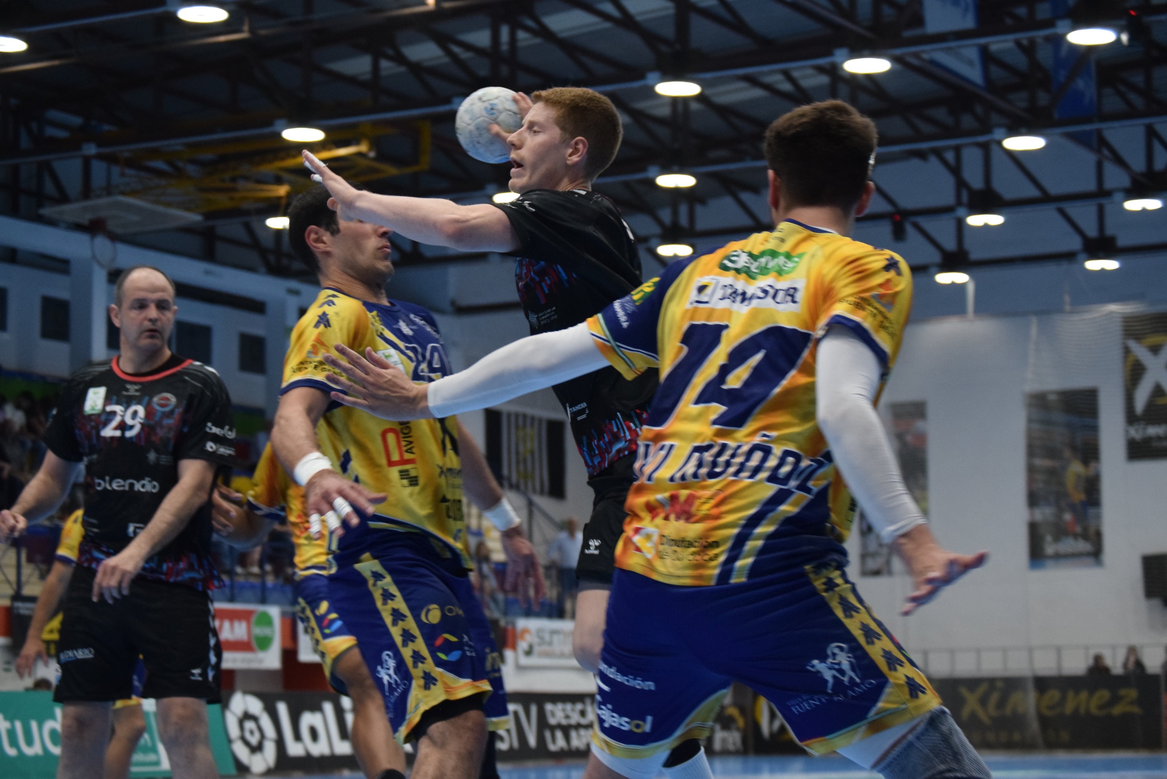 Nico Bono: "Tengo un año más de contrato y estoy a gusto en Santander" Nico Bono: "Tengo un año más de contrato y estoy a gusto en Santander"